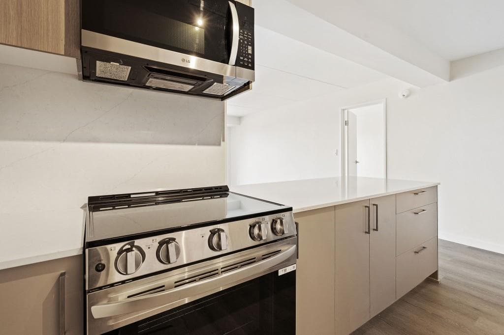2 bedroom, 2 bathroom, 1,100 sq ft condominium under contract at 2460 Peachtree Road 1412, Atlanta, GA 30305 — photo 6