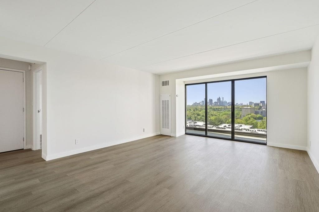 2 bedroom, 2 bathroom, 1,100 sq ft condominium under contract at 2460 Peachtree Road 1412, Atlanta, GA 30305 — photo 9
