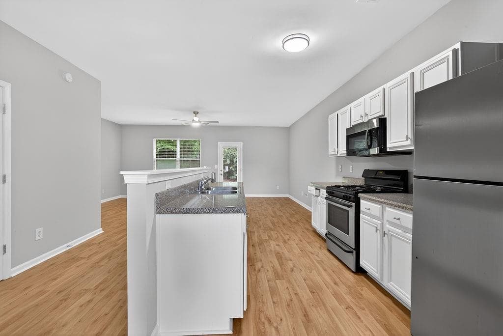3 bedroom, 3 bathroom, 1,706 sq ft condominium for sale at 1505 Ashbrooke Trace, Stone Mountain, GA 30083 — photo 6