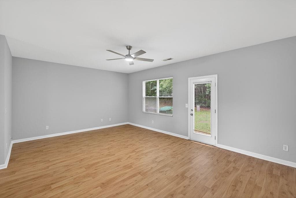 3 bedroom, 3 bathroom, 1,706 sq ft condominium for sale at 1505 Ashbrooke Trace, Stone Mountain, GA 30083 — photo 8