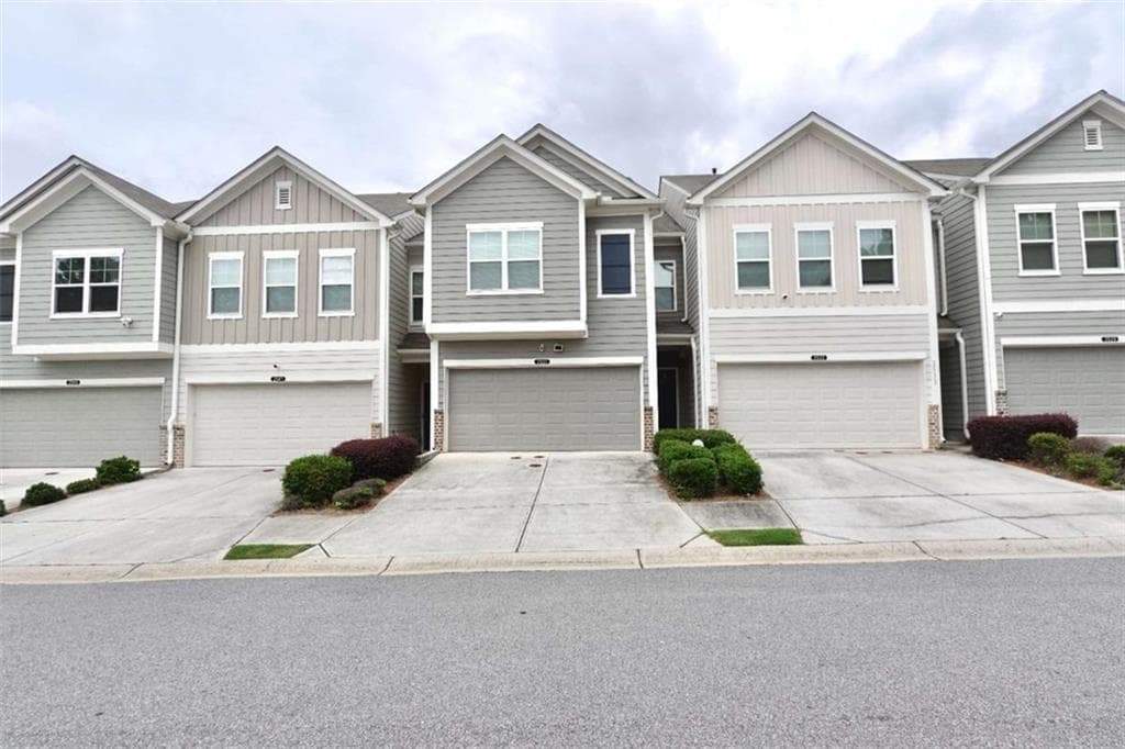 3 bedroom, 3 bathroom, 1,810 sq ft townhouse for sale at 2537 Centennial Place, South Fulton, GA 30349 — photo 2