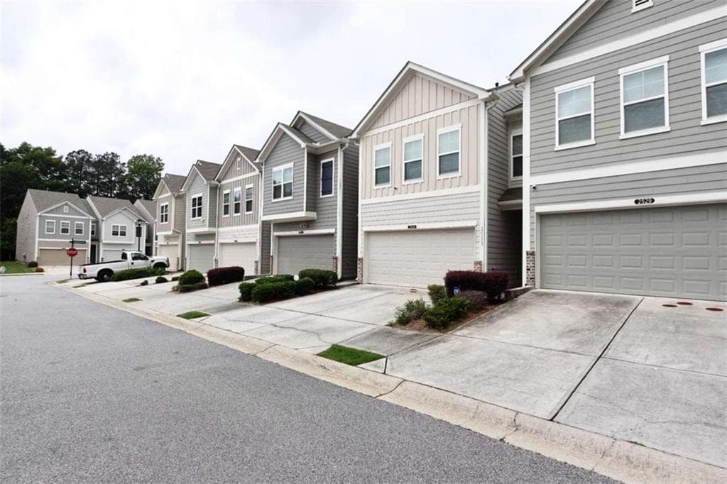 3 bedroom, 3 bathroom, 1,810 sq ft townhouse for sale at 2537 Centennial Place, South Fulton, GA 30349 — photo 3