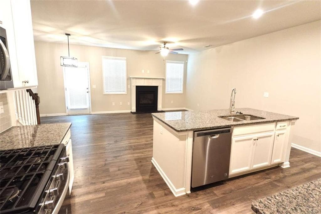 3 bedroom, 3 bathroom, 1,810 sq ft townhouse for sale at 2537 Centennial Place, South Fulton, GA 30349 — photo 8