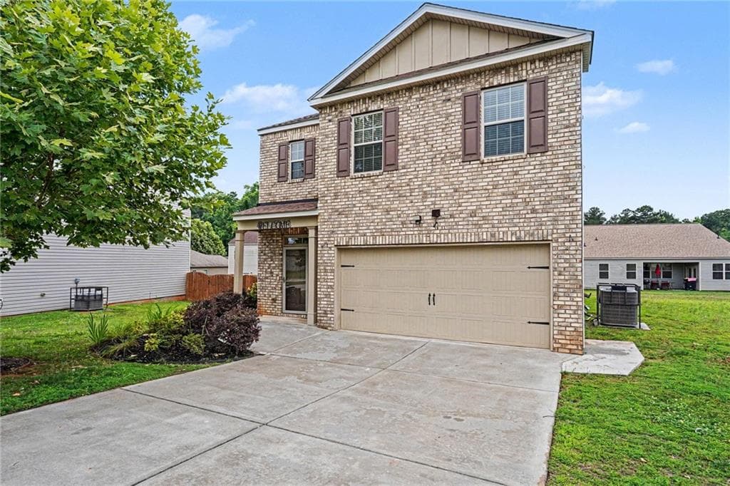 5 bedroom, 3 bathroom, 2,446 sq ft single family residence under contract at 1965 Osprey Drive, Hampton, GA 30228 — photo 2