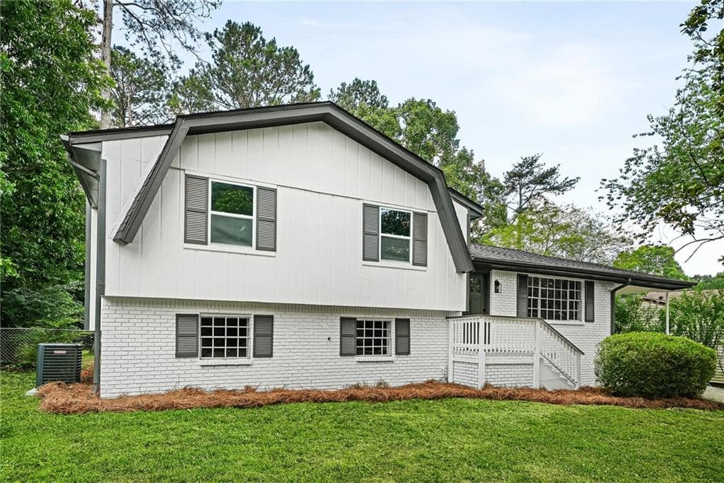 4 bedroom, 3 bathroom, 1,851 sq ft single family residence under contract at 8276 San Jose Trail, Jonesboro, GA 30236 — photo 2