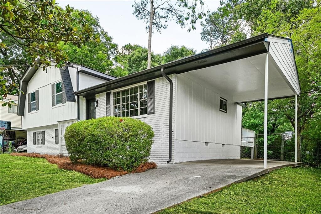 4 bedroom, 3 bathroom, 1,851 sq ft single family residence under contract at 8276 San Jose Trail, Jonesboro, GA 30236 — photo 3