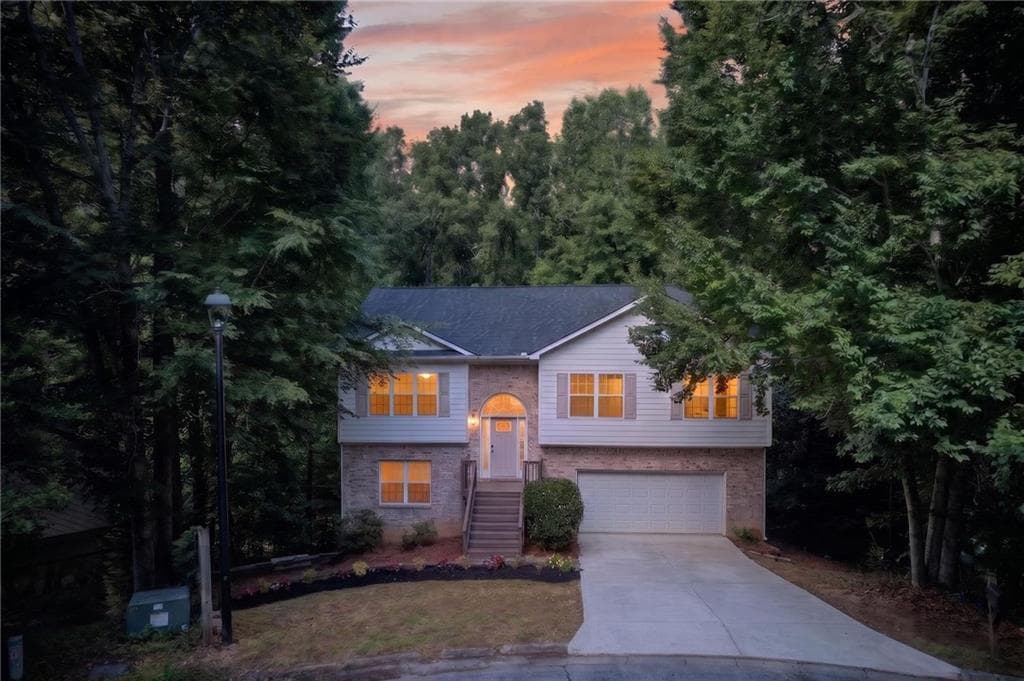 5 bedroom, 4 bathroom, 2,987 sq ft single family residence for sale at 9917 Silver Leaf Court, Douglasville, GA 30135