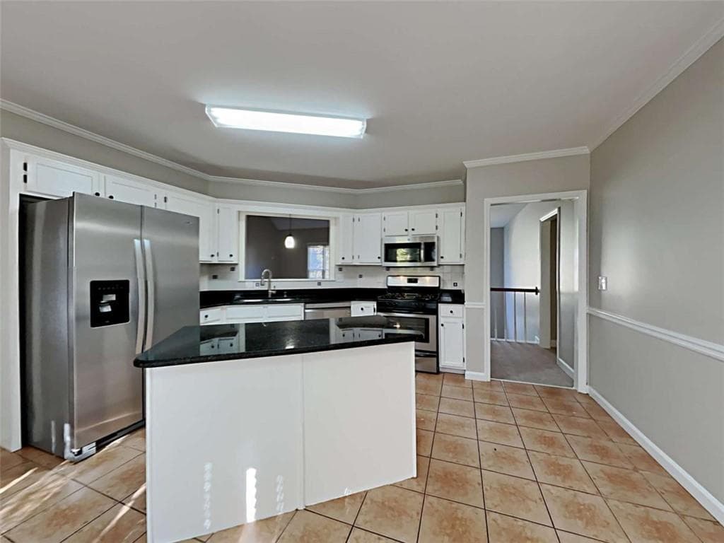 4 bedroom, 4 bathroom, 2,600 sq ft single family residence for sale at 665 Ashley Laine Walk, Lawrenceville, GA 30043 — photo 6