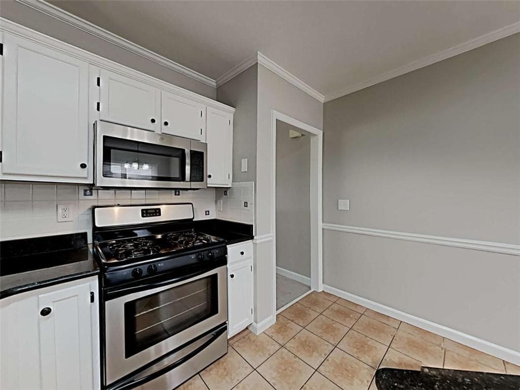 4 bedroom, 4 bathroom, 2,600 sq ft single family residence for sale at 665 Ashley Laine Walk, Lawrenceville, GA 30043 — photo 8