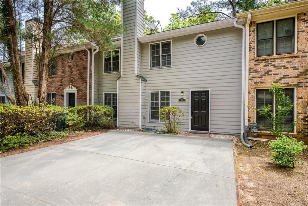 3 bedroom, 3 bathroom, 1,582 sq ft townhouse for rent at 61 Powers Ferry Manor, Marietta, GA 30067 for $2,450 a month — photo 2