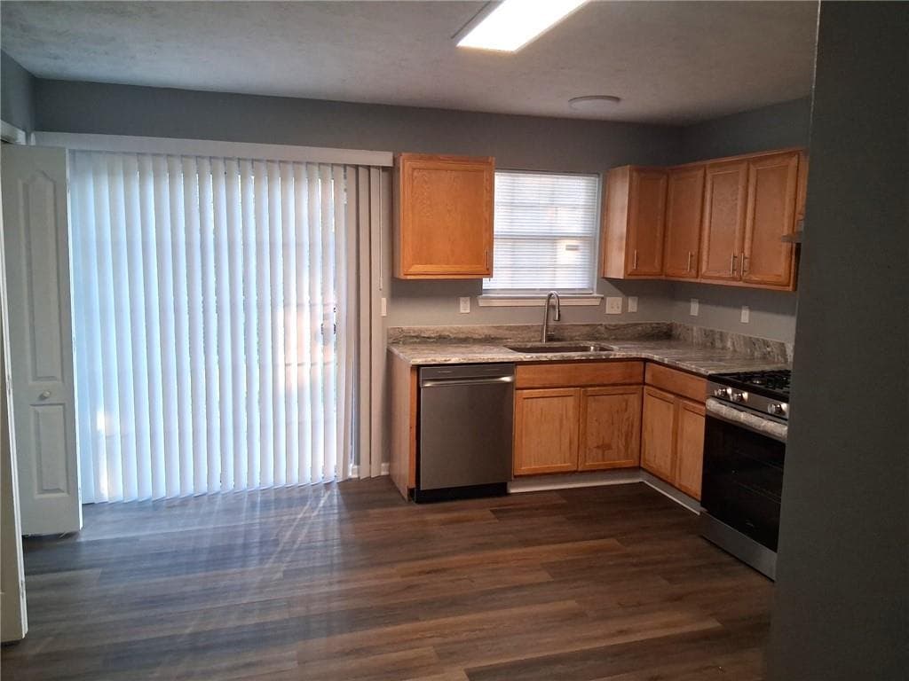 2 bedroom, 3 bathroom, 1,188 sq ft townhouse for sale at 3124 Fields Drive, Lithonia, GA 30038 — photo 2