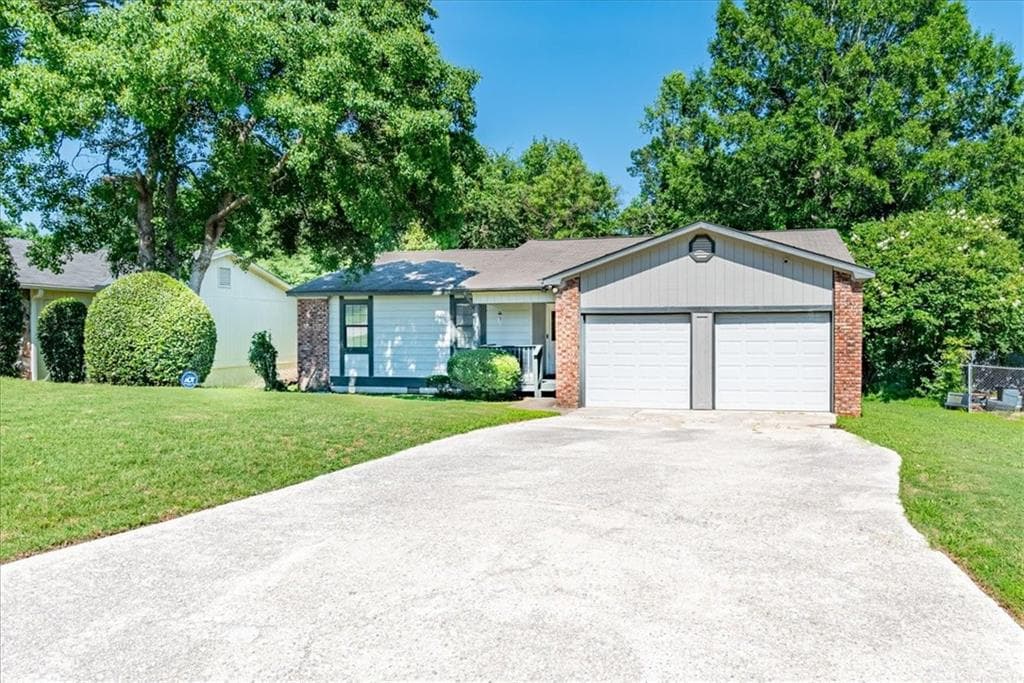 3 bedroom, 2 bathroom, 1,365 sq ft single family residence for sale at 6932 Buckeye Way, Columbus, GA 31904