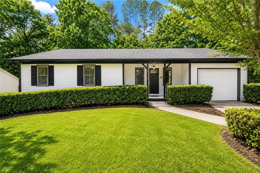 3 bedroom, 2 bathroom, 1,412 sq ft single family residence for sale at 2290 Bankstone Drive, Marietta, GA 30064 — photo 1 of 29