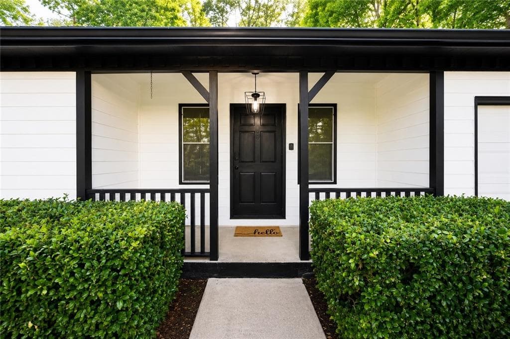3 bedroom, 2 bathroom, 1,412 sq ft single family residence for sale at 2290 Bankstone Drive, Marietta, GA 30064 — photo 2