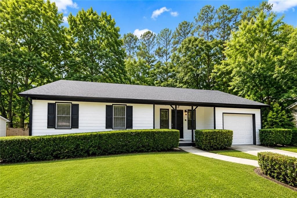 3 bedroom, 2 bathroom, 1,412 sq ft single family residence for sale at 2290 Bankstone Drive, Marietta, GA 30064 — photo 3