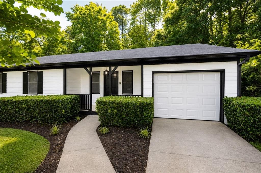 3 bedroom, 2 bathroom, 1,412 sq ft single family residence for sale at 2290 Bankstone Drive, Marietta, GA 30064 — photo 4