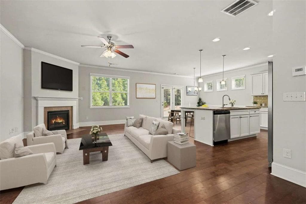 4 bedroom, 3 bathroom, 1,927 sq ft single family residence for sale at 6536 Crosscreek Lane, Flowery Branch, GA 30542 — photo 5