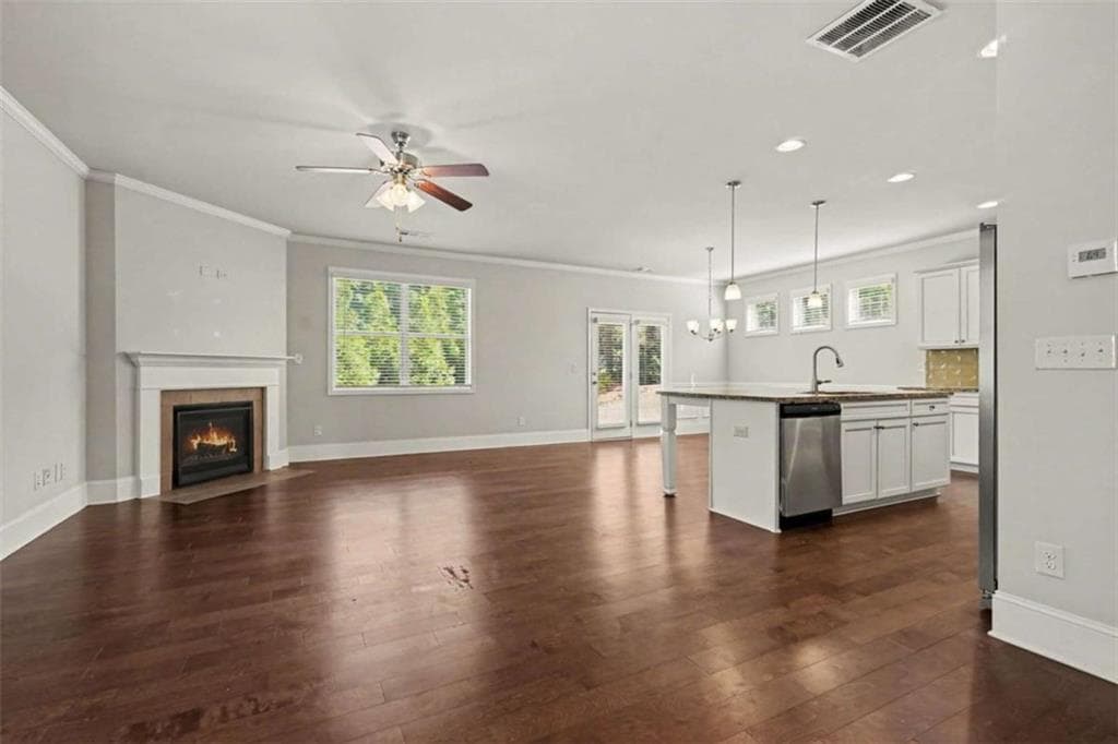 4 bedroom, 3 bathroom, 1,927 sq ft single family residence for sale at 6536 Crosscreek Lane, Flowery Branch, GA 30542 — photo 7