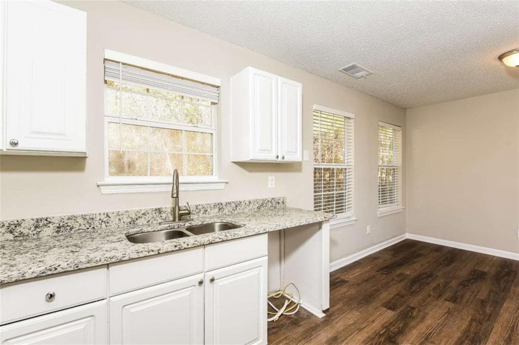3 bedroom, 2 bathroom, 1,336 sq ft single family residence under contract at 5539 Sapphire Circle, Ellenwood, GA 30294 — photo 9