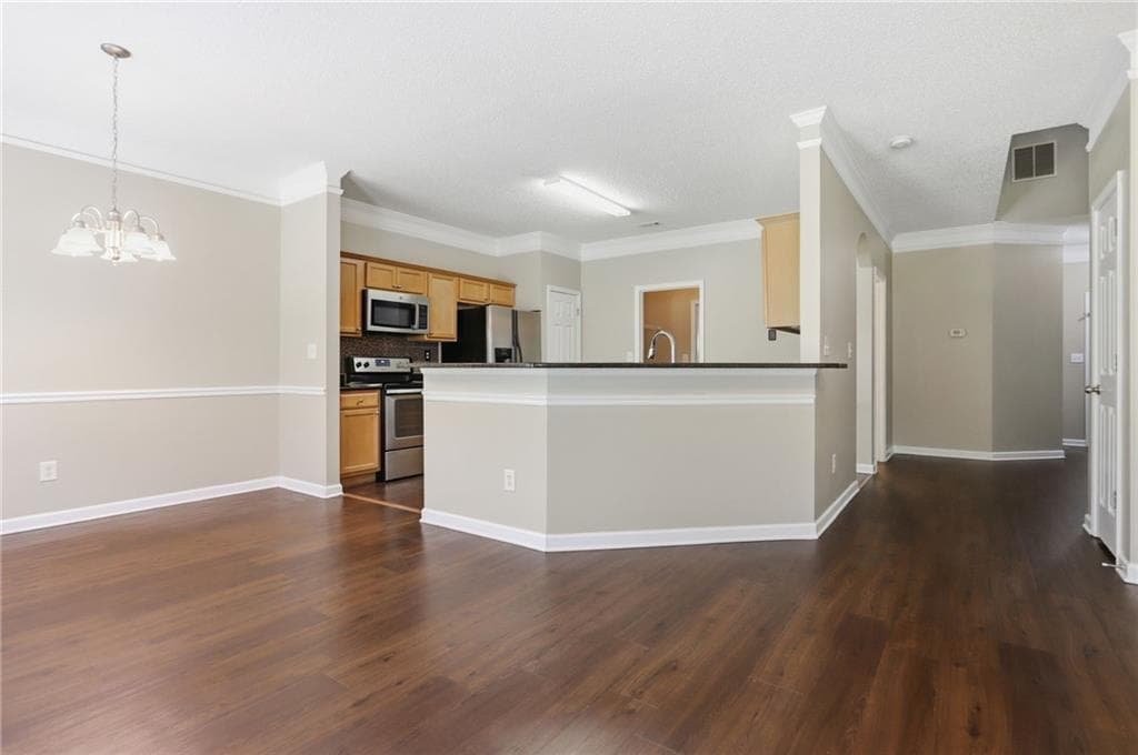 4 bedroom, 3 bathroom, 1,950 sq ft single family residence under contract at 228 Polo Lane, Locust Grove, GA 30248 — photo 10