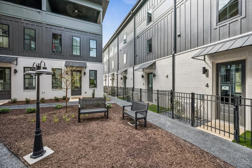 1 bedroom, 2 bathroom, 1,056 sq ft townhouse for sale at 1160 Boulevard 7, Atlanta, GA 30312
