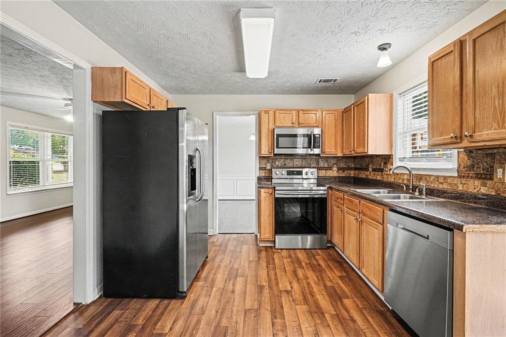 4 bedroom, 3 bathroom, 2,077 sq ft single family residence for sale at 113 Lighthouse Way, Winder, GA 30680 — photo 7