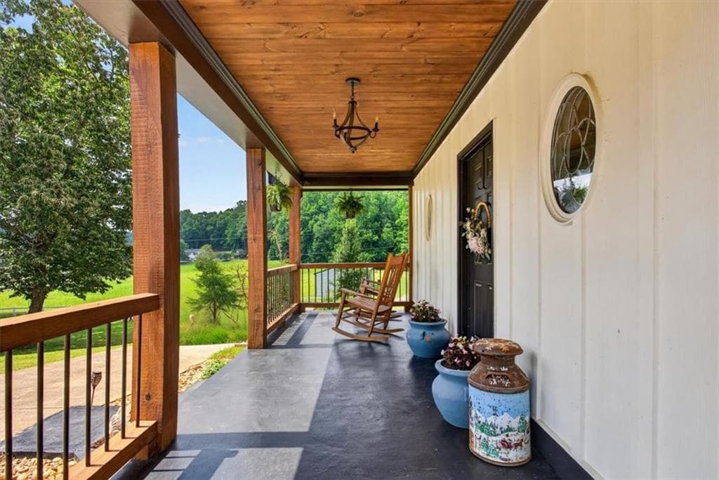 4 bedroom, 3 bathroom, 3,511 sq ft single family residence under contract at 34 Bodie Road, Talking Rock, GA 30175 — photo 5