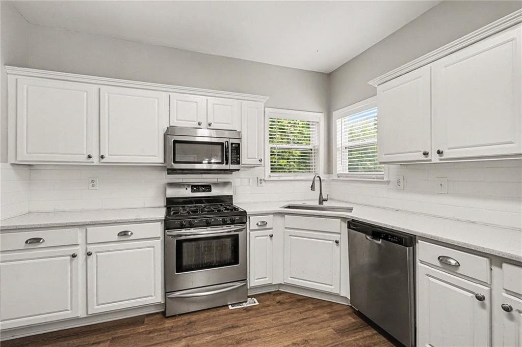 6 bedroom, 4 bathroom, 3,359 sq ft single family residence for sale at 2642 Ambria Drive, Buford, GA 30519 — photo 6