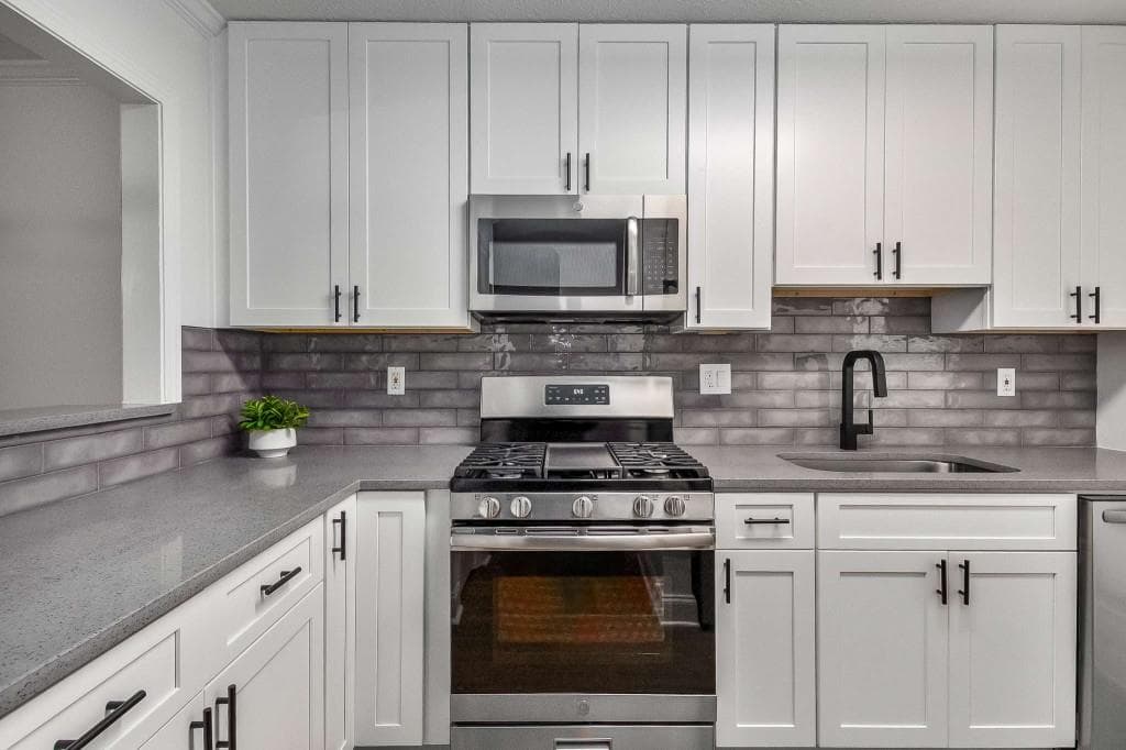 2 bedroom, 1 bathroom, 1,123 sq ft condominium for sale at 1603 Cumberland Court, Smyrna, GA 30080 — photo 4