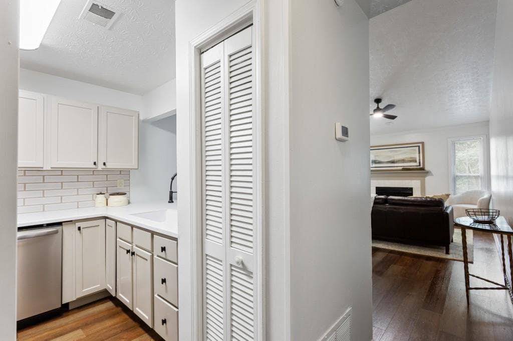 2 bedroom, 2 bathroom, 900 sq ft condominium under contract at 476 Teal Ct, Roswell, GA 30076 — photo 2