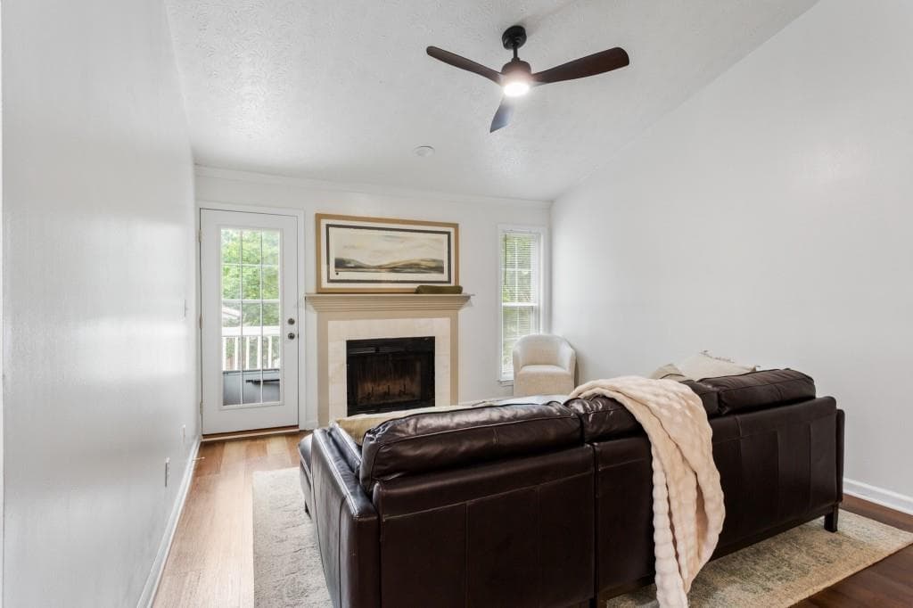 2 bedroom, 2 bathroom, 900 sq ft condominium under contract at 476 Teal Ct, Roswell, GA 30076 — photo 5