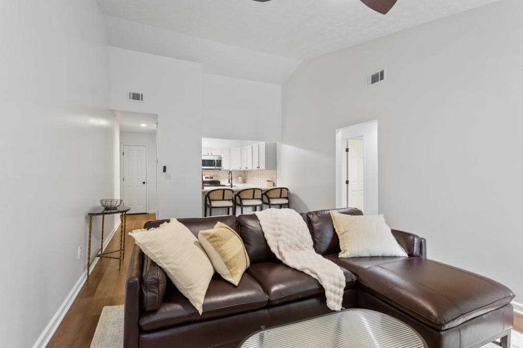 2 bedroom, 2 bathroom, 900 sq ft condominium under contract at 476 Teal Ct, Roswell, GA 30076 — photo 7