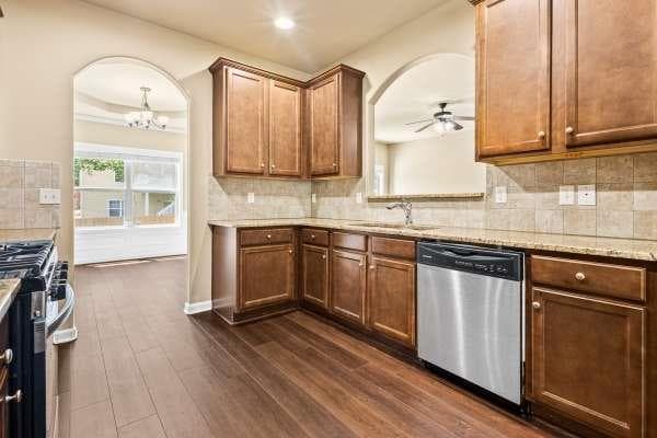 4 bedroom, 3 bathroom, 2,302 sq ft single family residence for rent at 3920 LAKE MANOR Way, Atlanta, GA 30349 for $2,479 a month — photo 5