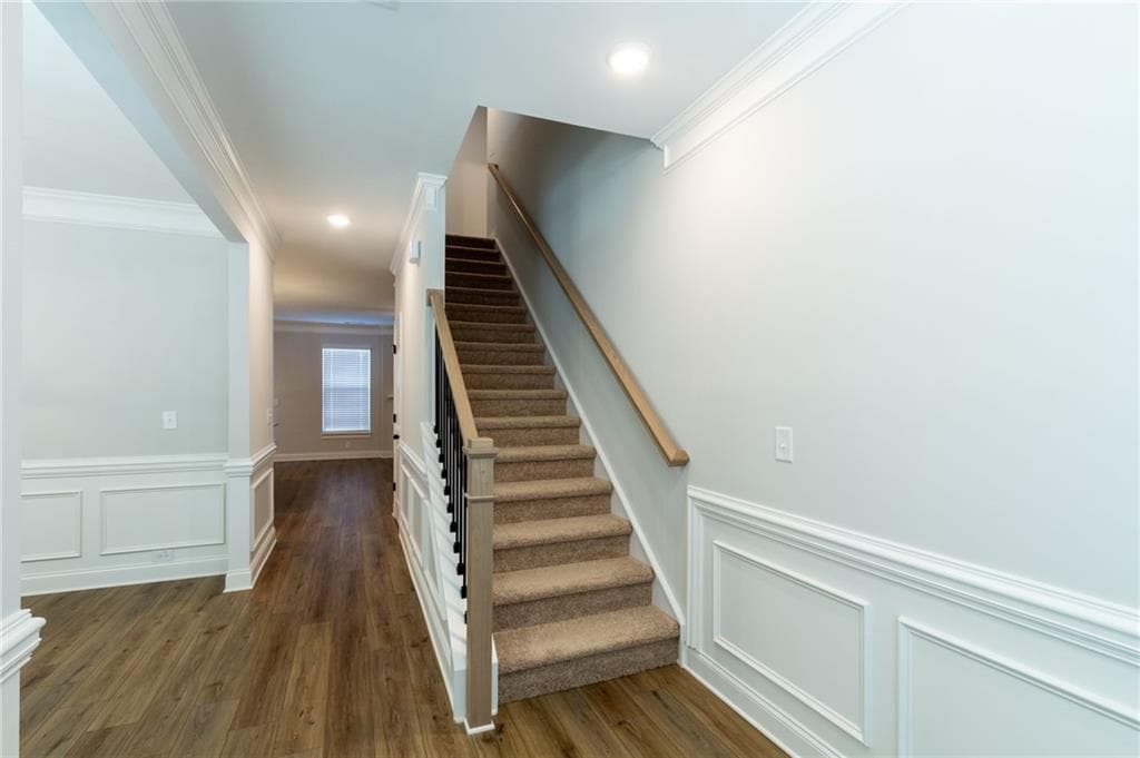 5 bedroom, 4 bathroom, 3,000 sq ft single family residence for sale at 303 Bull Shoals Way, Hoschton, GA 30548 — photo 5