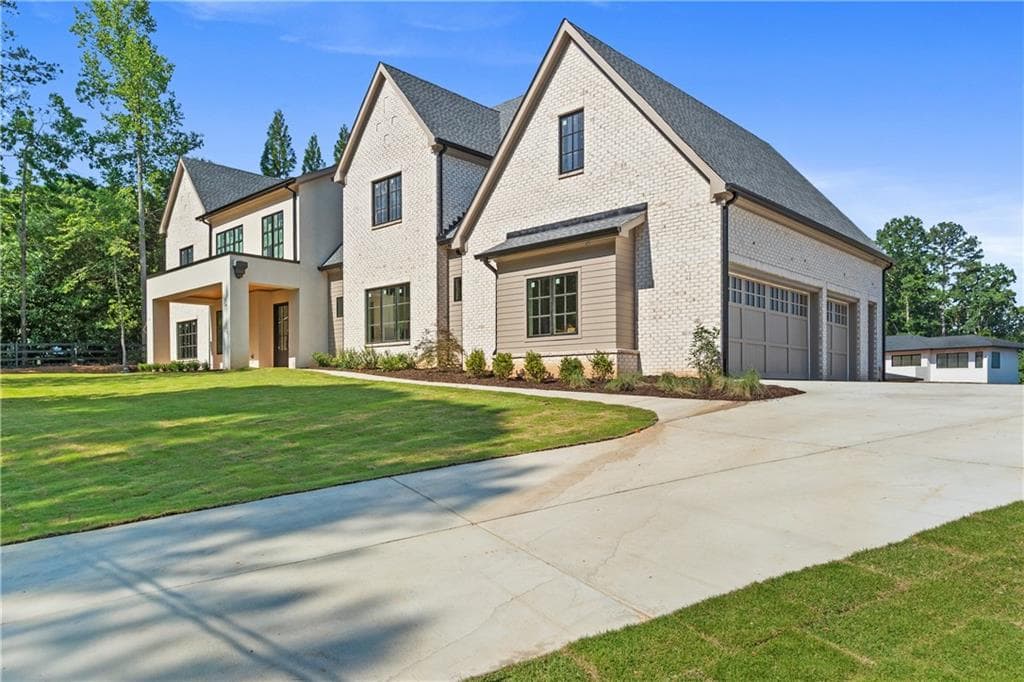 5 bedroom, 7 bathroom, 6,250 sq ft single family residence under contract at 4834 Short Street, Suwanee, GA 30024 — photo 3