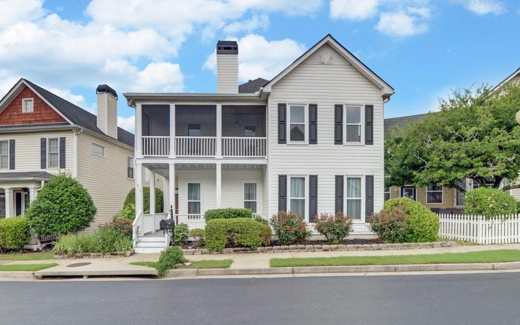 4 bedroom, 4 bathroom, 2,468 sq ft single family residence sold at 812 Flagstone Lane, Marietta, GA 30067