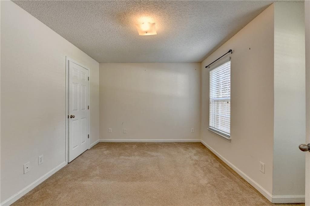 6 bedroom, 3 bathroom, 3,904 sq ft single family residence for sale at 5187 Miller Woods Trail, Decatur, GA 30035 — photo 9
