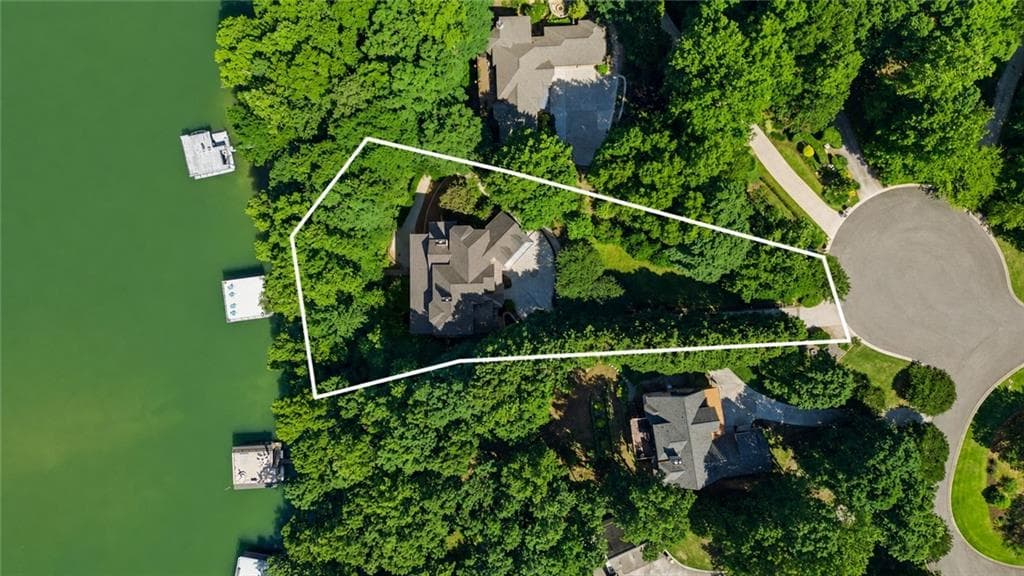 5 bedroom, 7 bathroom, 6,946 sq ft single family residence under contract at 5720 Chestatee Landing Drive, Gainesville, GA 30506 — photo 4