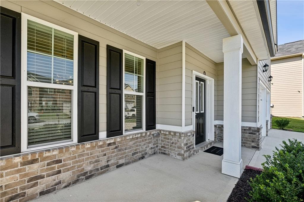 5 bedroom, 3 bathroom, 2,551 sq ft single family residence for sale at 13136 Vista Lane, Covington, GA 30014 — photo 3