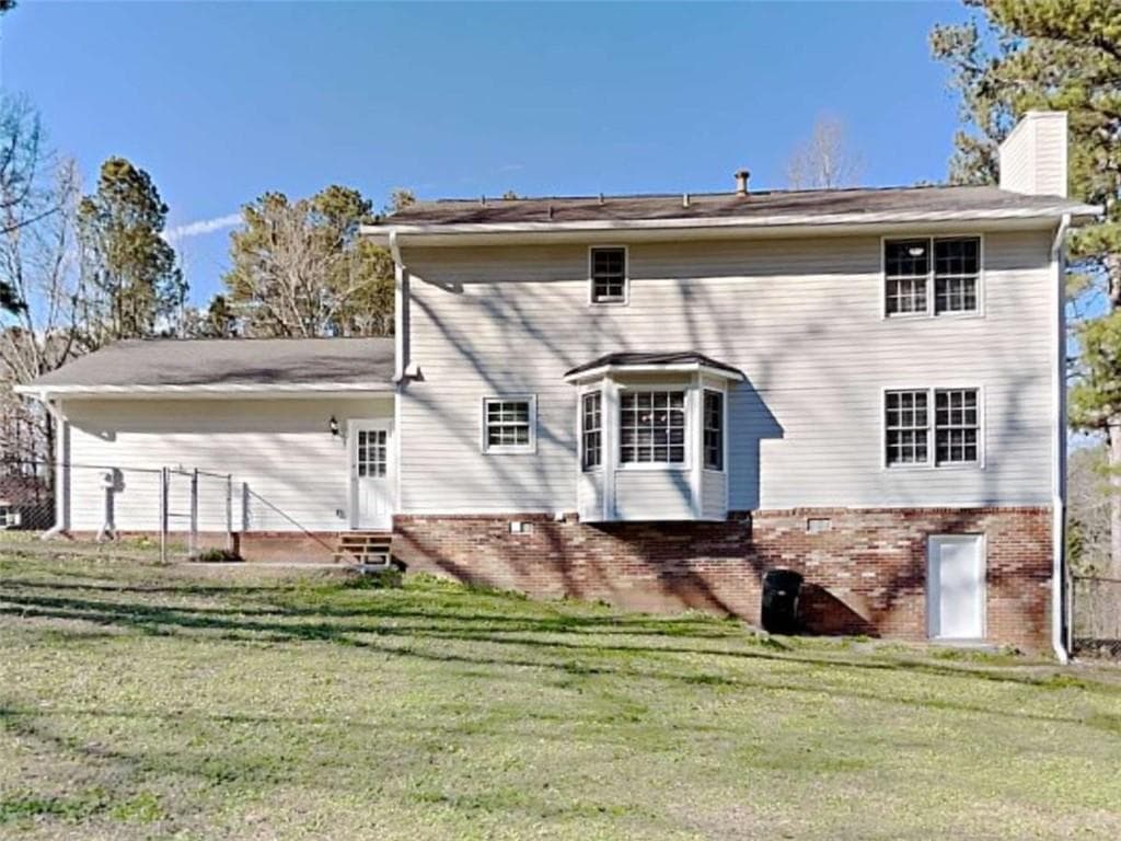 2 bedroom, 4 bathroom, 2,300 sq ft single family residence under contract at 185 Deer Forest Road, Fayetteville, GA 30214 — photo 2