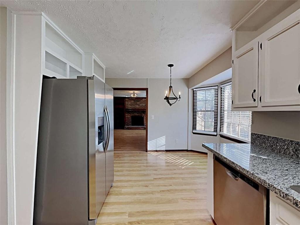 2 bedroom, 4 bathroom, 2,300 sq ft single family residence under contract at 185 Deer Forest Road, Fayetteville, GA 30214 — photo 6