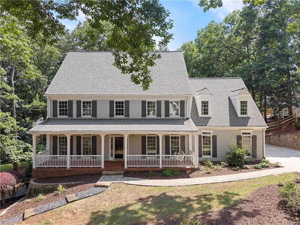 5 bedroom, 4 bathroom, 4,432 sq ft single family residence for sale at 8965 Laurel Way, Johns Creek, GA 30022 — photo 2