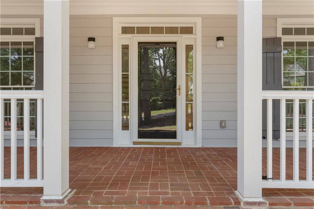 5 bedroom, 4 bathroom, 4,432 sq ft single family residence for sale at 8965 Laurel Way, Johns Creek, GA 30022 — photo 4