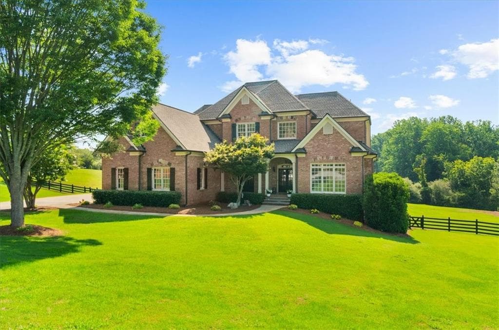 6 bedroom, 6 bathroom, 6,448 sq ft single family residence under contract at 7130 Little Brook Lane, Cumming, GA 30041 — photo 2