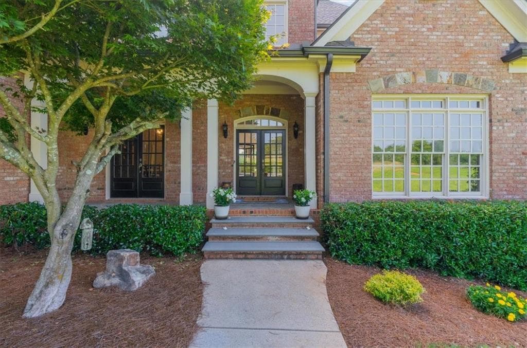 6 bedroom, 6 bathroom, 6,448 sq ft single family residence under contract at 7130 Little Brook Lane, Cumming, GA 30041 — photo 5