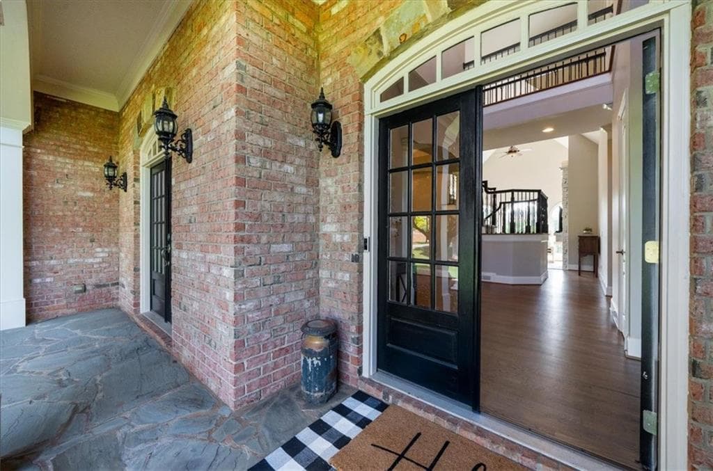 6 bedroom, 6 bathroom, 6,448 sq ft single family residence under contract at 7130 Little Brook Lane, Cumming, GA 30041 — photo 6