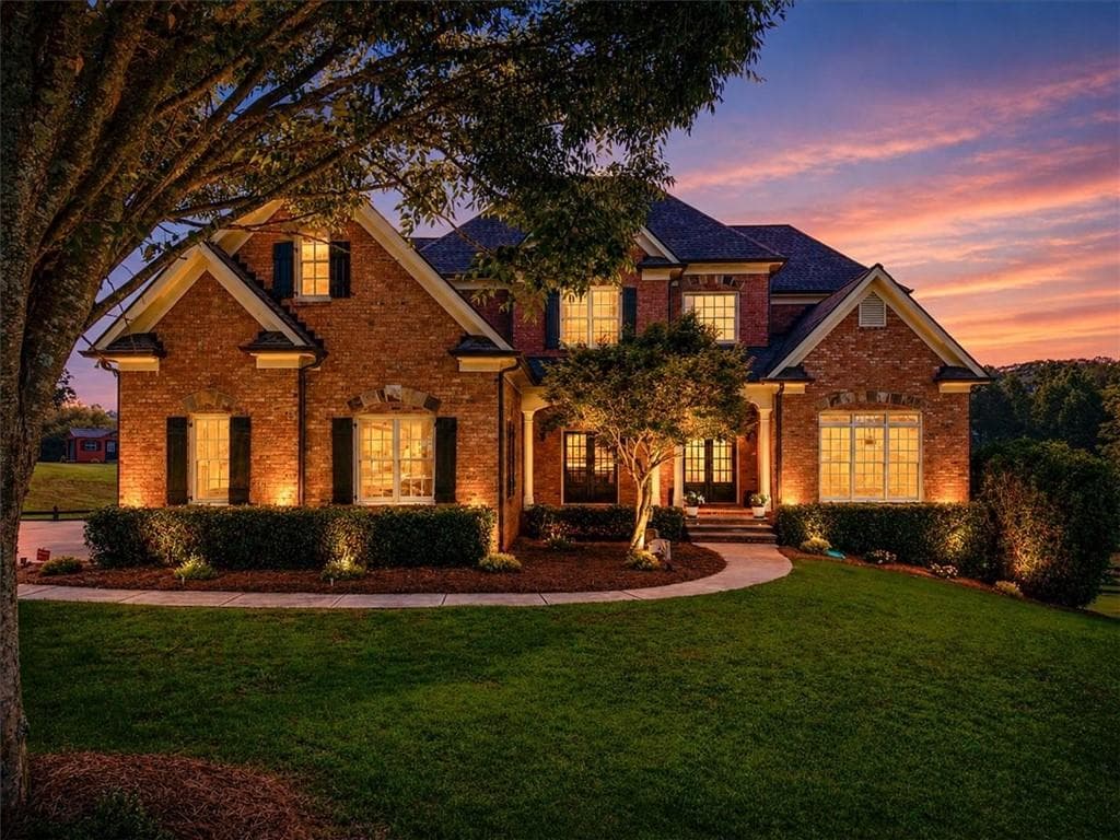 6 bedroom, 6 bathroom, 6,448 sq ft single family residence under contract at 7130 Little Brook Lane, Cumming, GA 30041 — photo 4