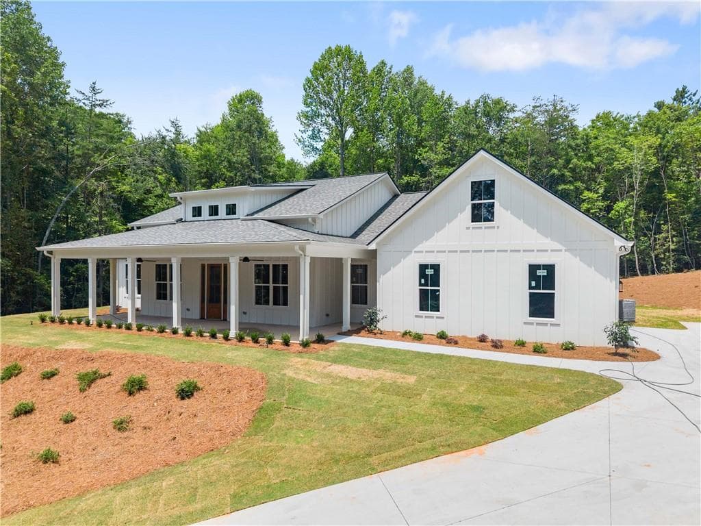 3 bedroom, 3 bathroom, 3,400 sq ft single family residence for sale at 412 Jess Hunt Road, Cleveland, GA 30528 — photo 2
