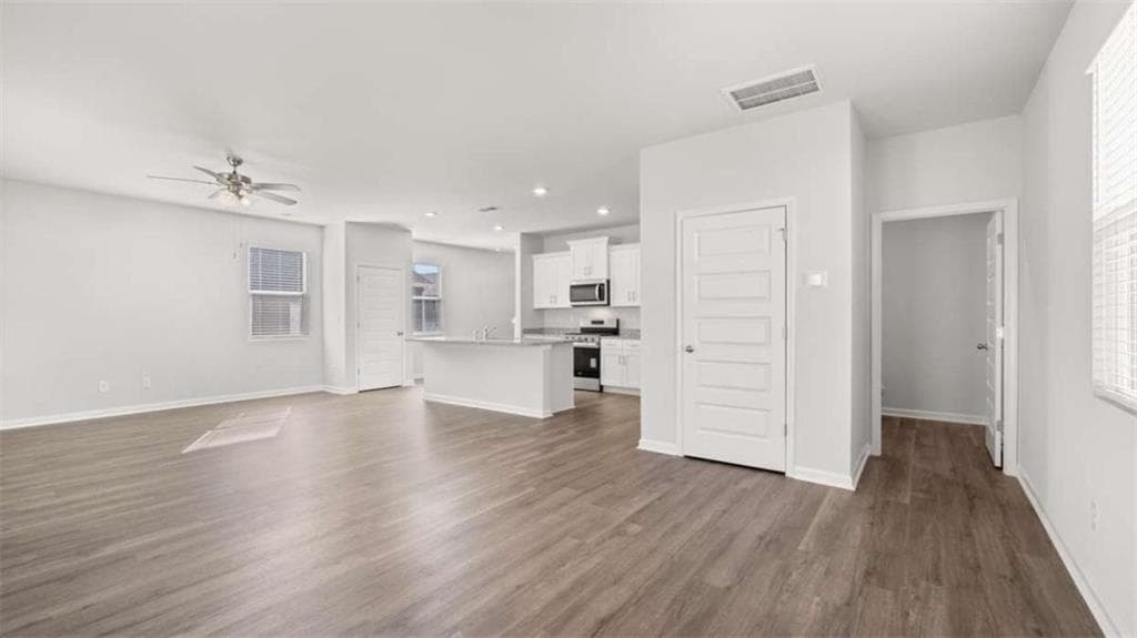 5 bedroom, 3 bathroom, 2,361 sq ft single family residence for sale at 11974 Aukerman Way, Hampton, GA 30228 — photo 8