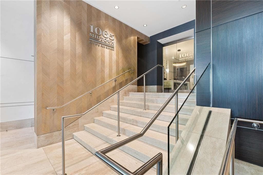 1 bedroom, 2 bathroom, 1,215 sq ft condominium for sale at 1065 Peachtree Street 3301, Atlanta, GA 30309 — photo 4